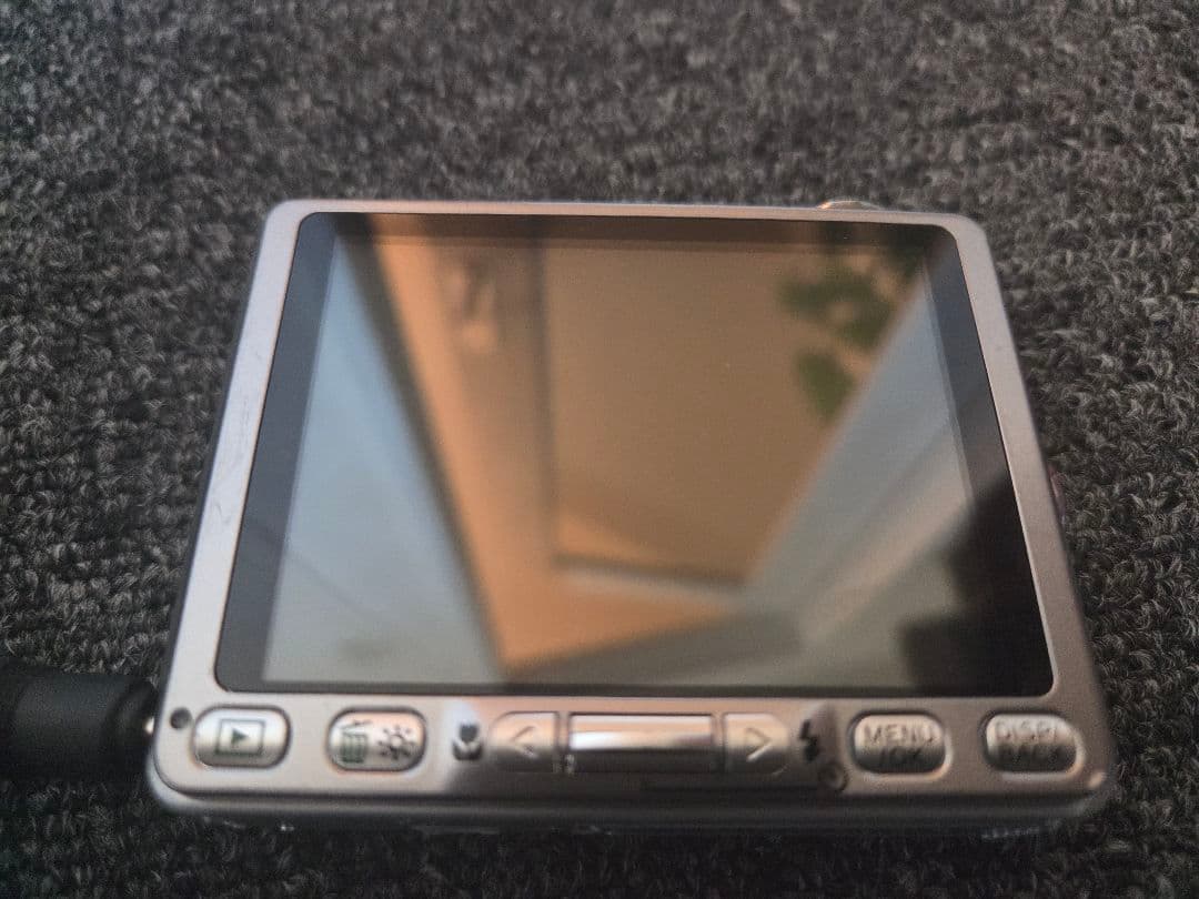 ★良品★デジカメ FUJIFILM FinePix V10 メタリック シルバー