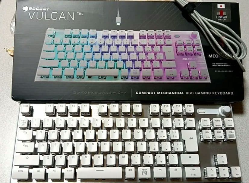 ROCCAT VULCAN TKL メカニカルキーボード(White)