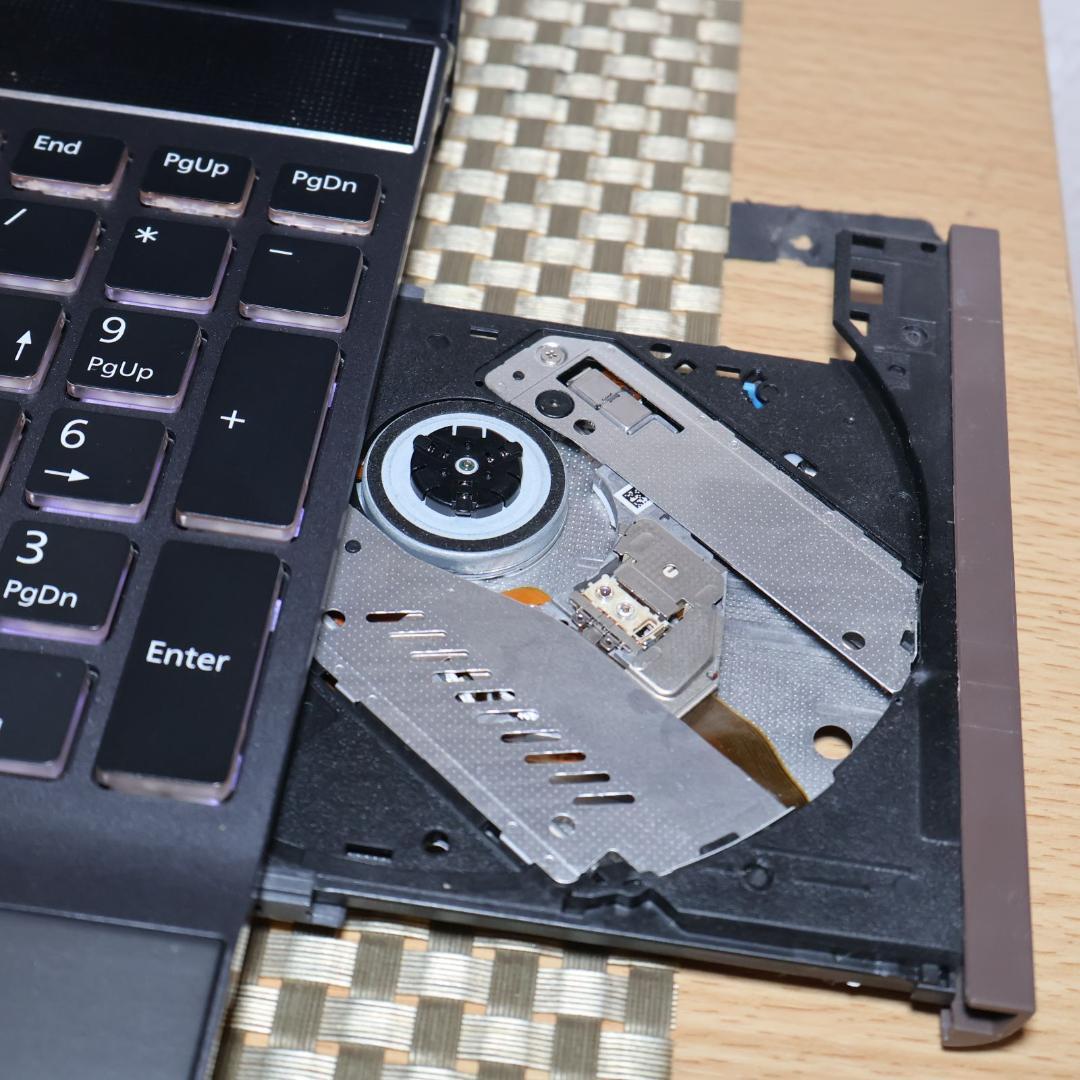 最上位Win11公式対応i7/メ16/新品SSD/BD/無線/カメラ/TypeC