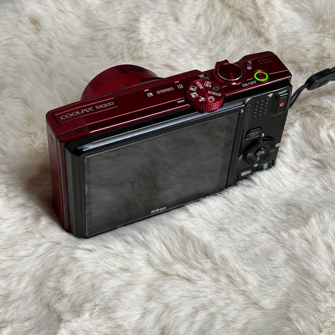 ⭐️Nikon ⭐️ COOLPIX S8200 レッド　赤色　本体　バッテリー