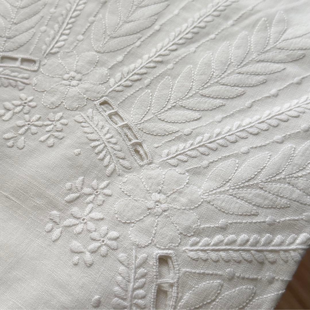テーブルクロスリネン　白糸刺繍　シャドーワーク　ブロカントヨーロッパヴィンテージ