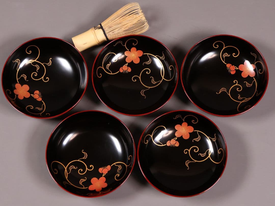 【MA489】漆芸 木製漆器 梅唐草蒔絵 木皿 五客 11.9cm 黒塗 溜塗