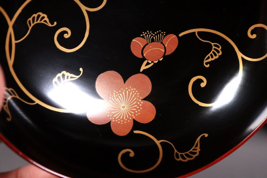 【MA489】漆芸 木製漆器 梅唐草蒔絵 木皿 五客 11.9cm 黒塗 溜塗