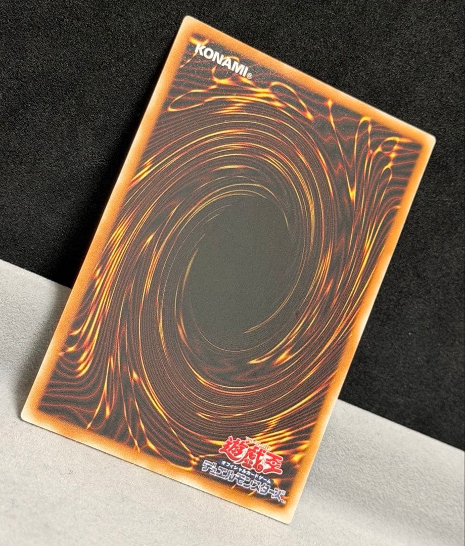 ゆ*ー様 遊戯王 ブラック・マジシャン 旧レリーフ アルティメットレア