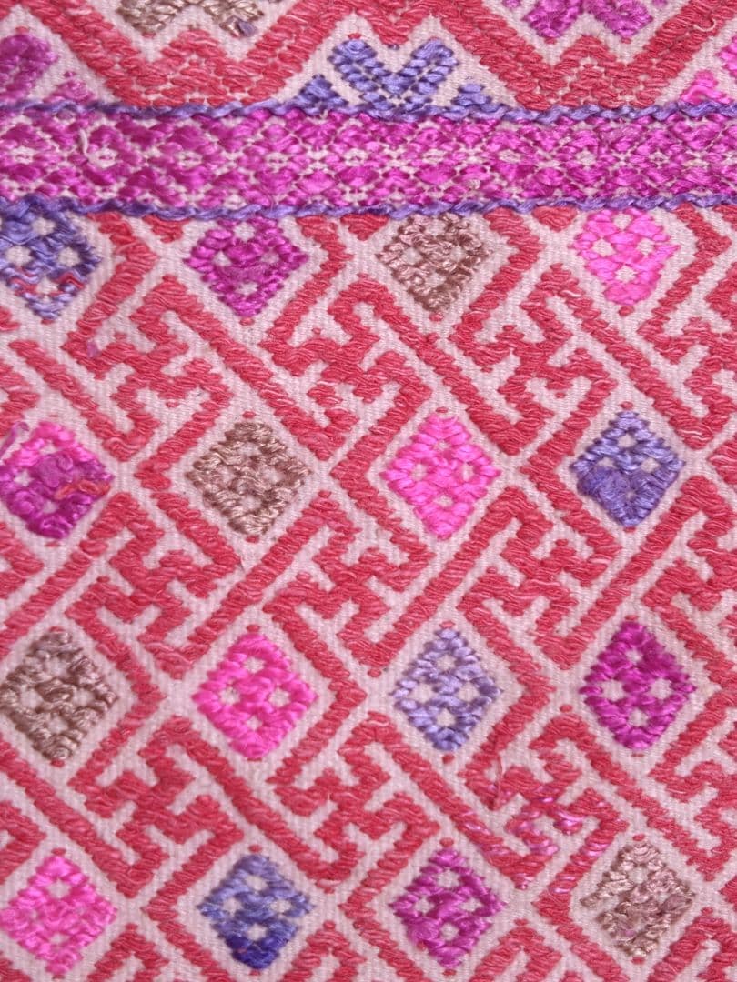 中国アンティーク　少数民族　手刺繍　テーブルクロス、ソファーカバー、タペストリー