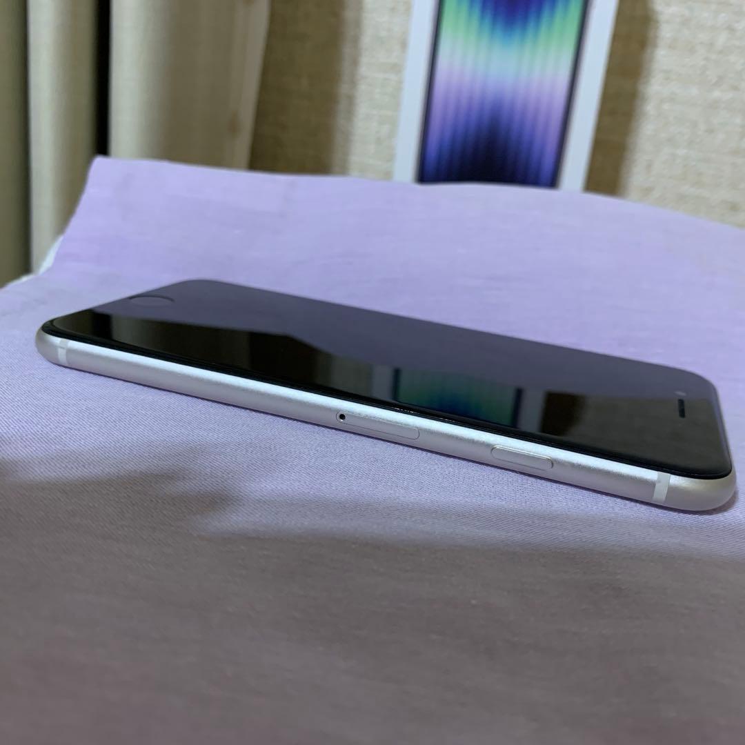 iPhone SE (第3世代) 128GBスターライト