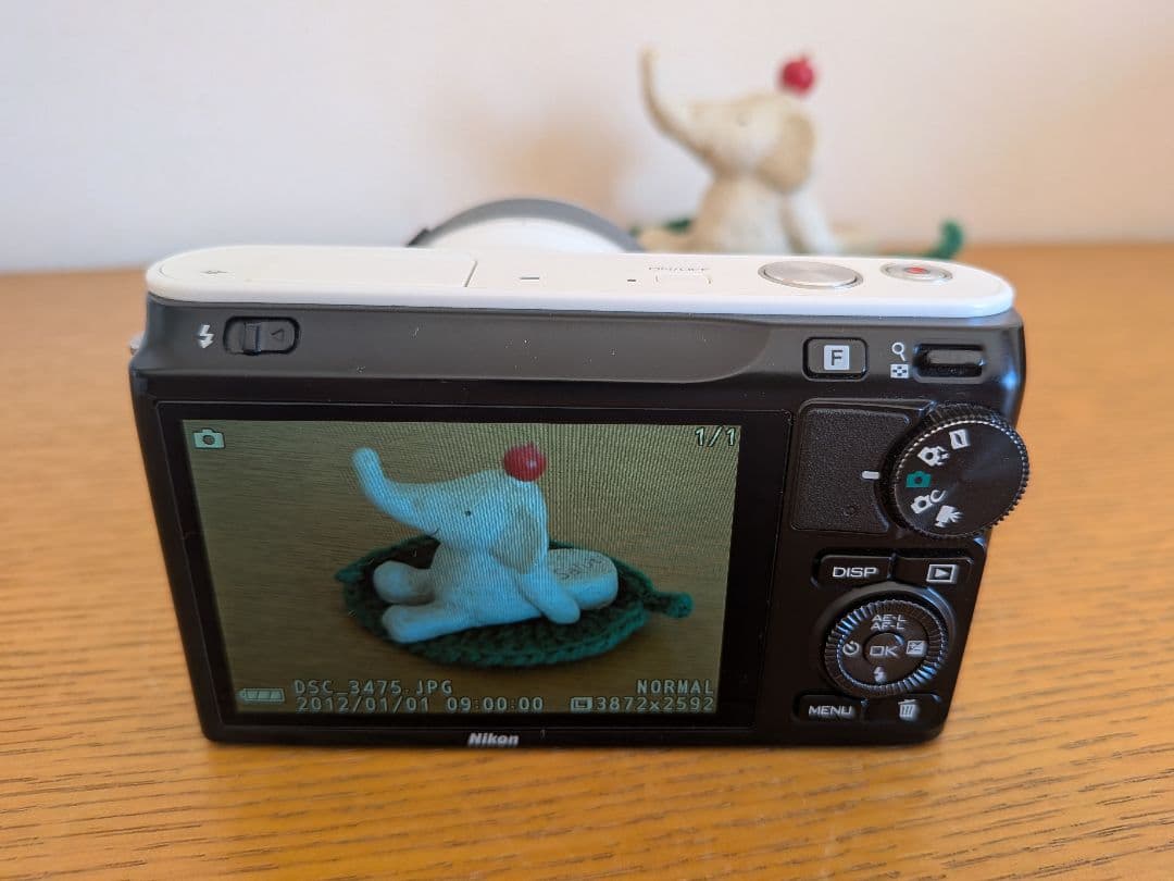 【極美品】Nikon 1 J2 ホワイト ✨大人気望遠レンズセット✨