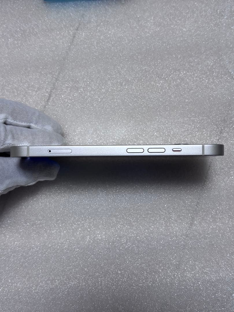 Apple iPhone 13 128GB スターライト　バッテリー83%