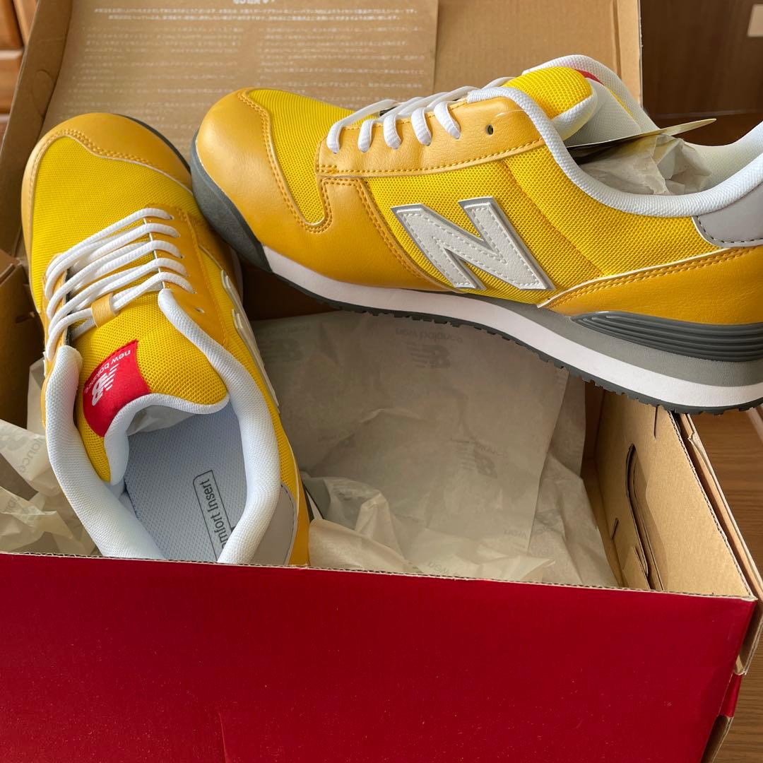 New Balance イエロー スニーカー