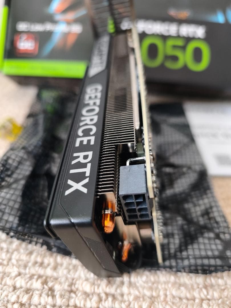 【極美品】GIGABYTE RTX 5050 OC Low Profile 8G