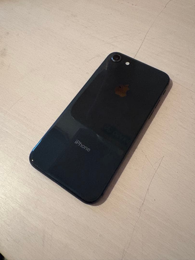 【美品】iPhone8 64GBスペースグレー SIMロック解除済み