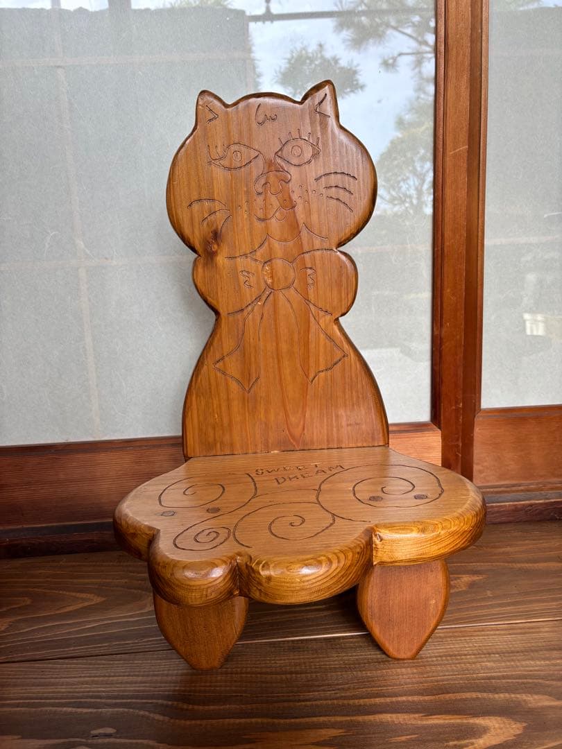 猫の形 木製椅子 手彫り