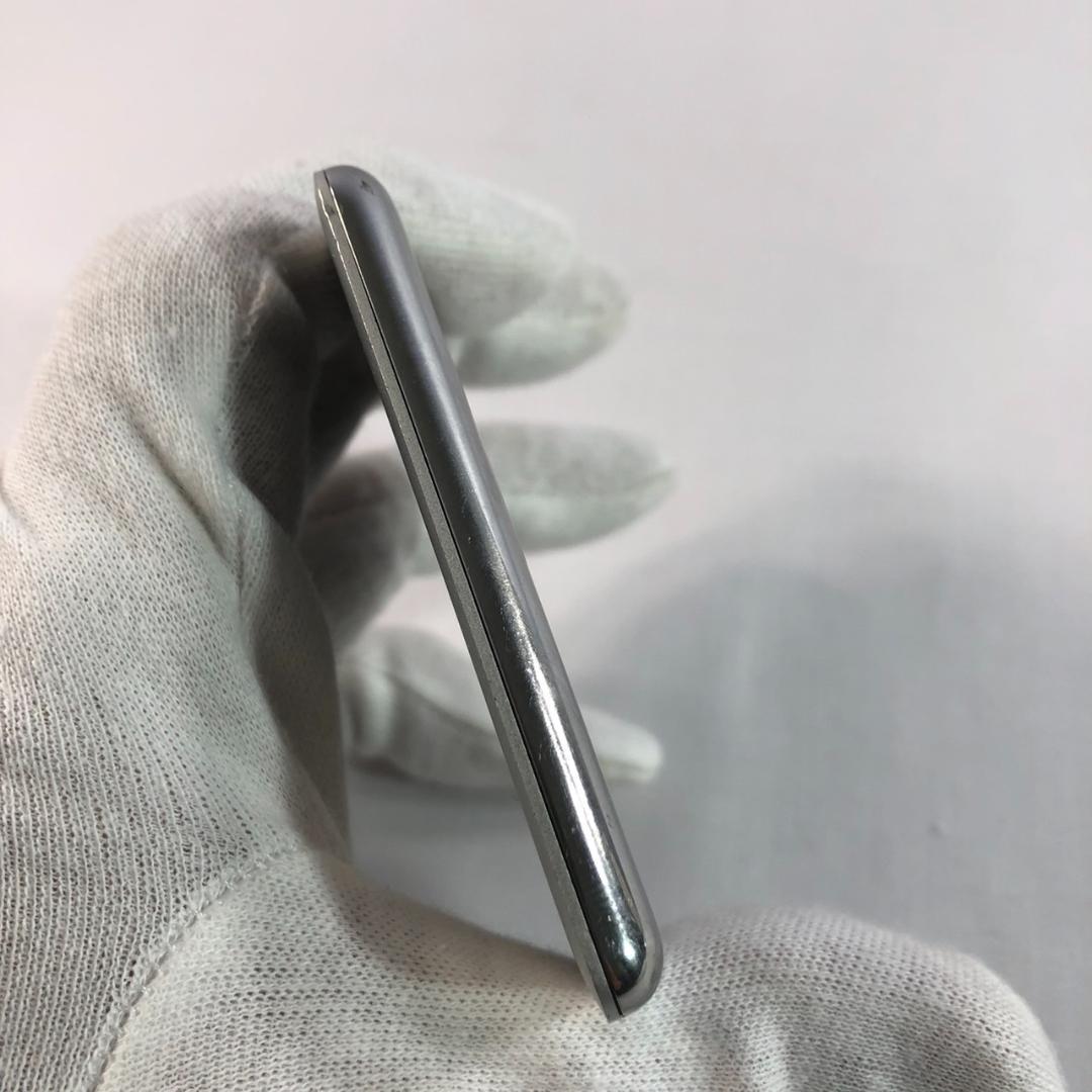 【動作品】Apple iPod nano 3世代　4GB シルバー②