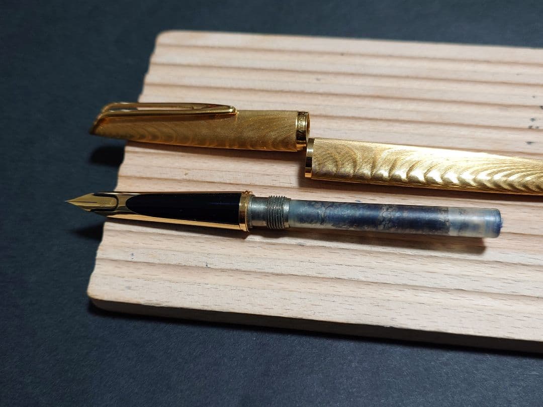Waterman c/f モアレ plaque or g