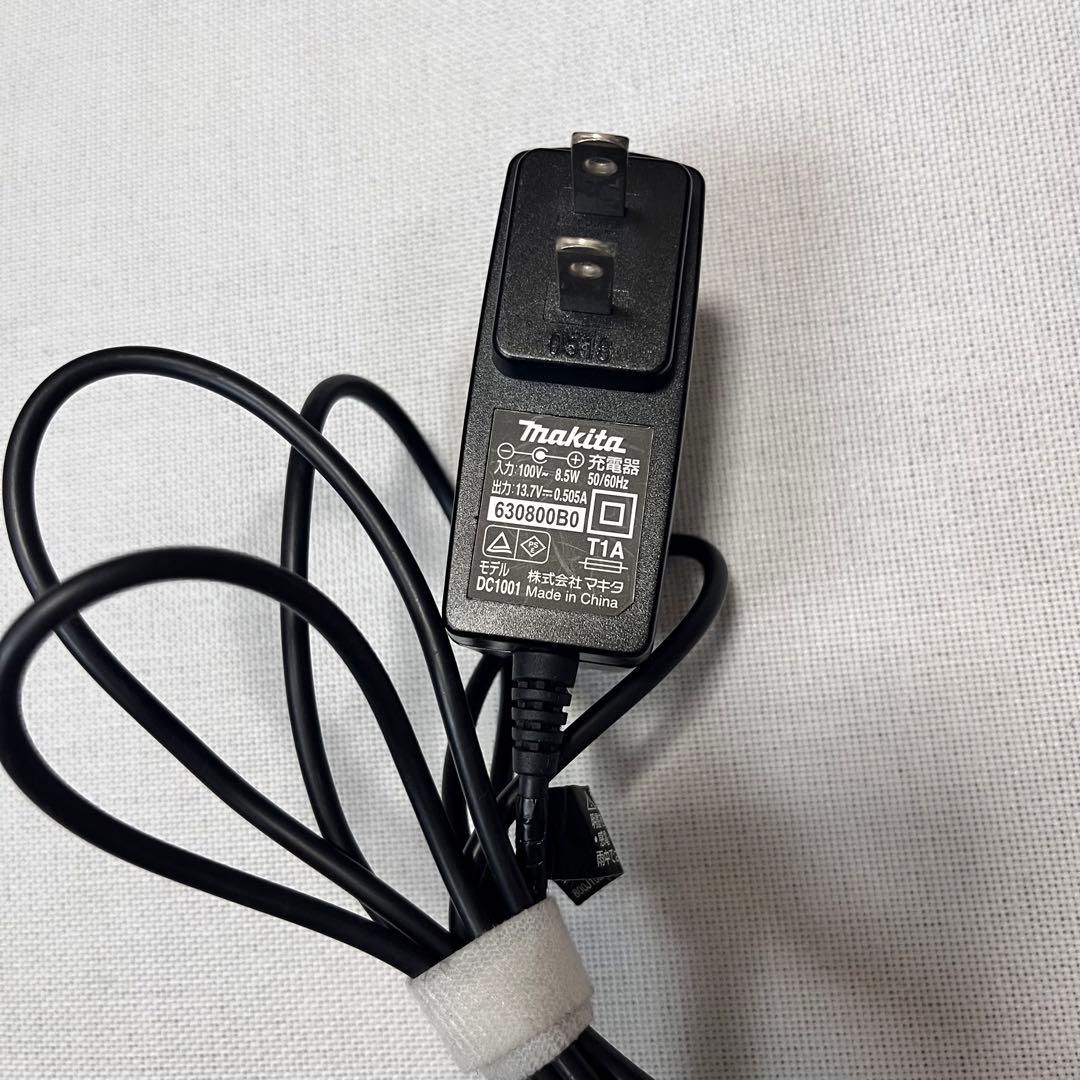 makita 充電式クリーナー　CL1050(N) 掃除機　充電器DC1001