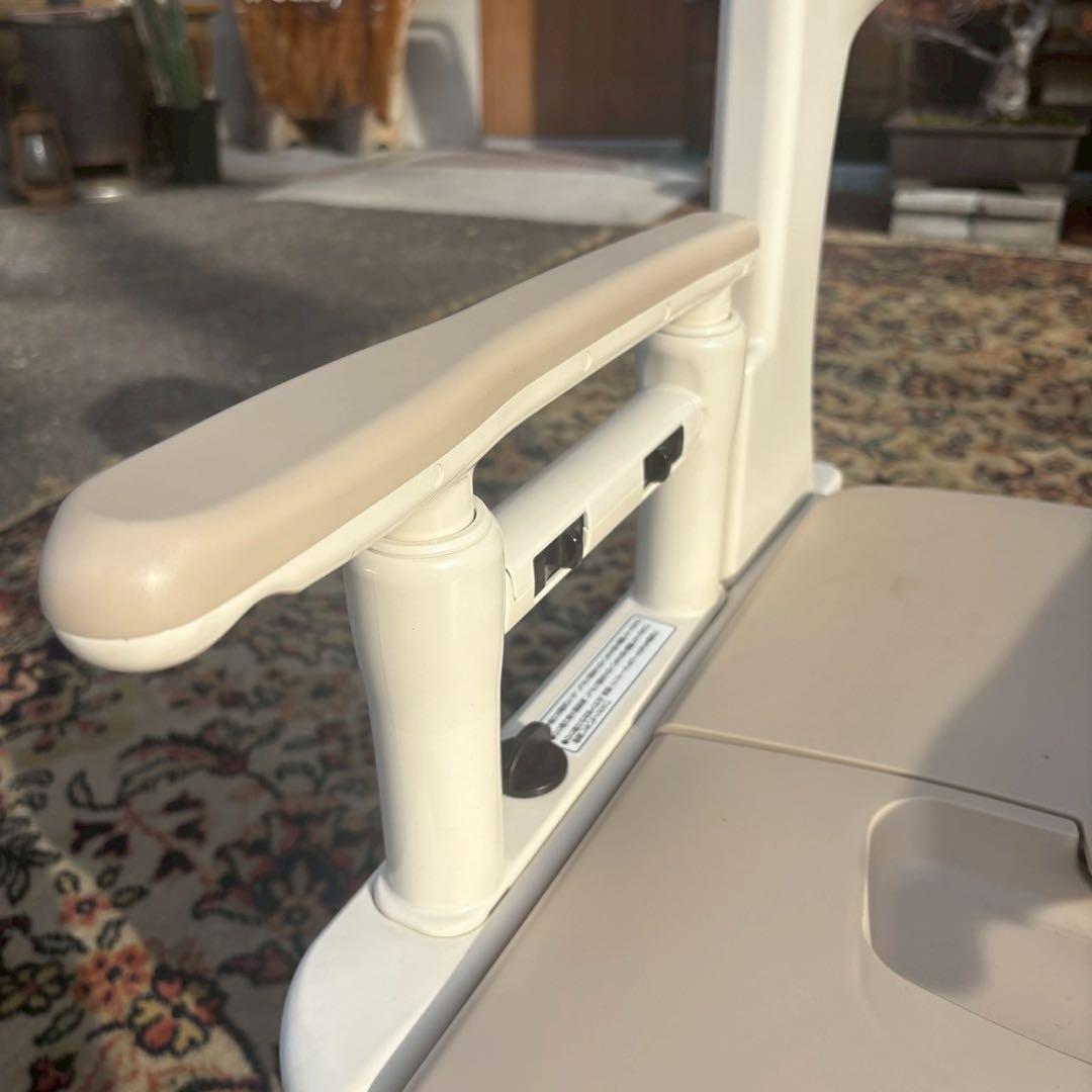 アロン化成　ポータブルトイレ　ジャスピタ　ベージュ　ソフト