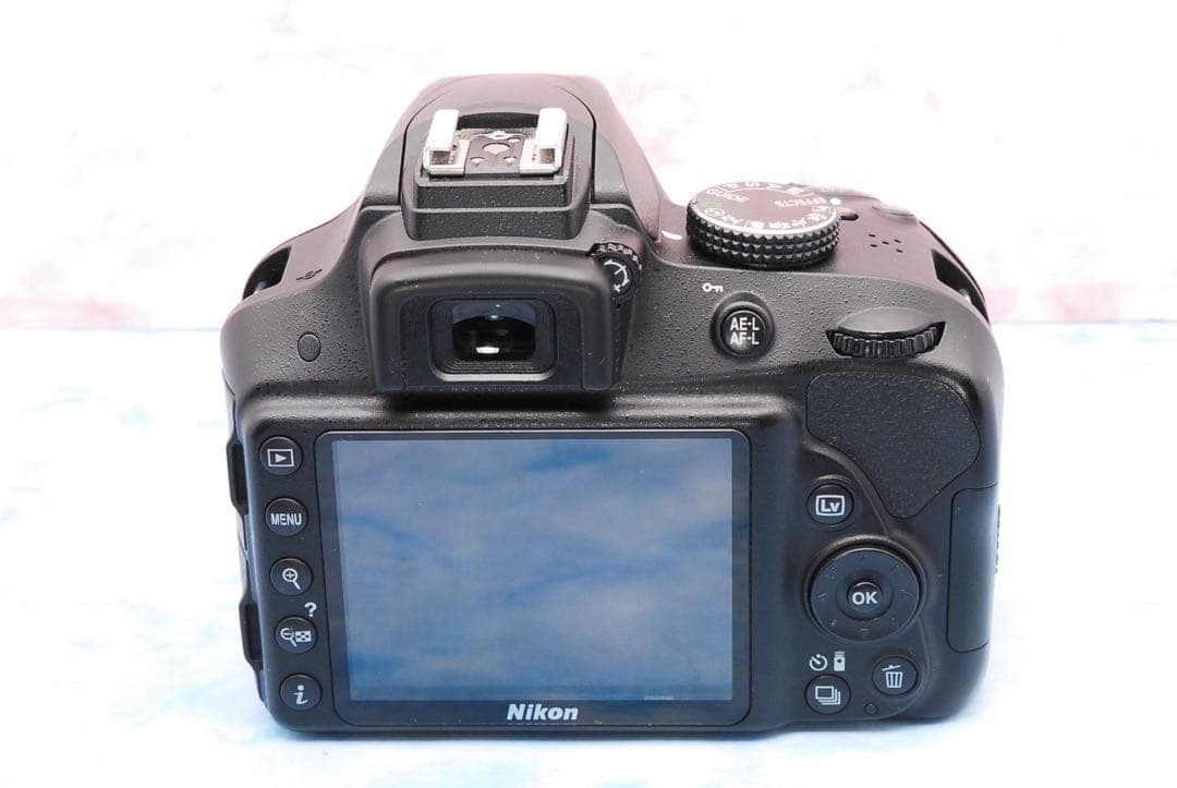 Nikon D3300☆一眼レフカメラ☆バッグ付☆美品＆S数少☆初心者向け