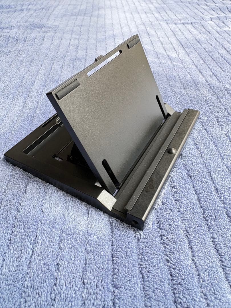 【折り畳み式タブレットスタンド付】iPad 64GB シルバー　Wi-Fiモデル