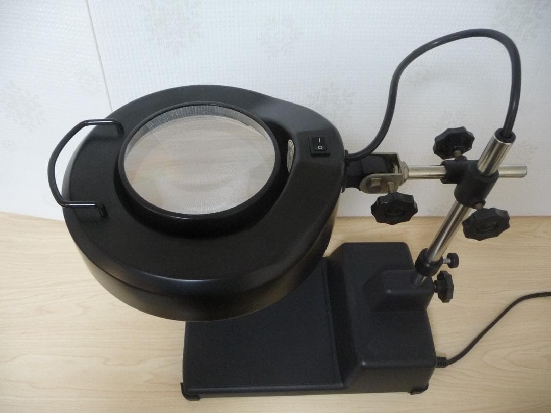 照明付き拡大鏡　テーブルスタンド式　E-127