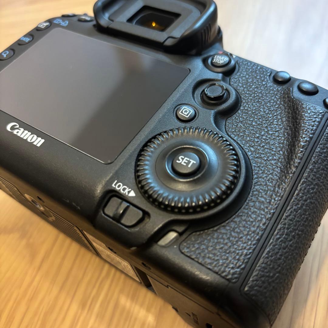 Canon EOS 5D Mark III 本体と付属品
