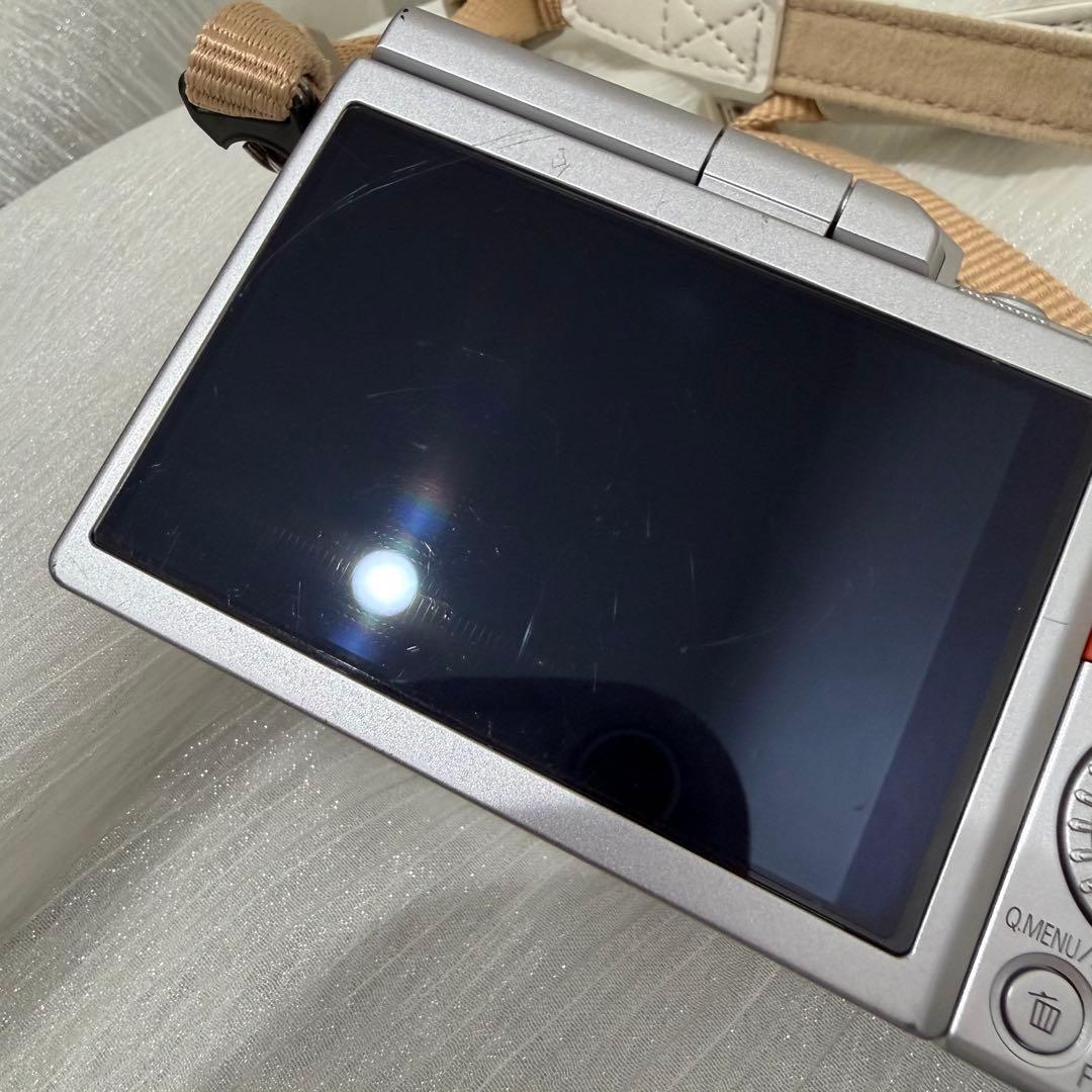 一眼レフカメラ　LUMIX GF10W