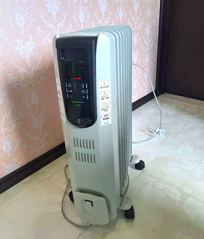 美品!　DeLonghi オイルヒーター KHD410812-BK