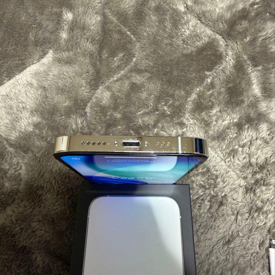 iPhone13proシルバー 256GB SIMフリー　付属品あり　美品