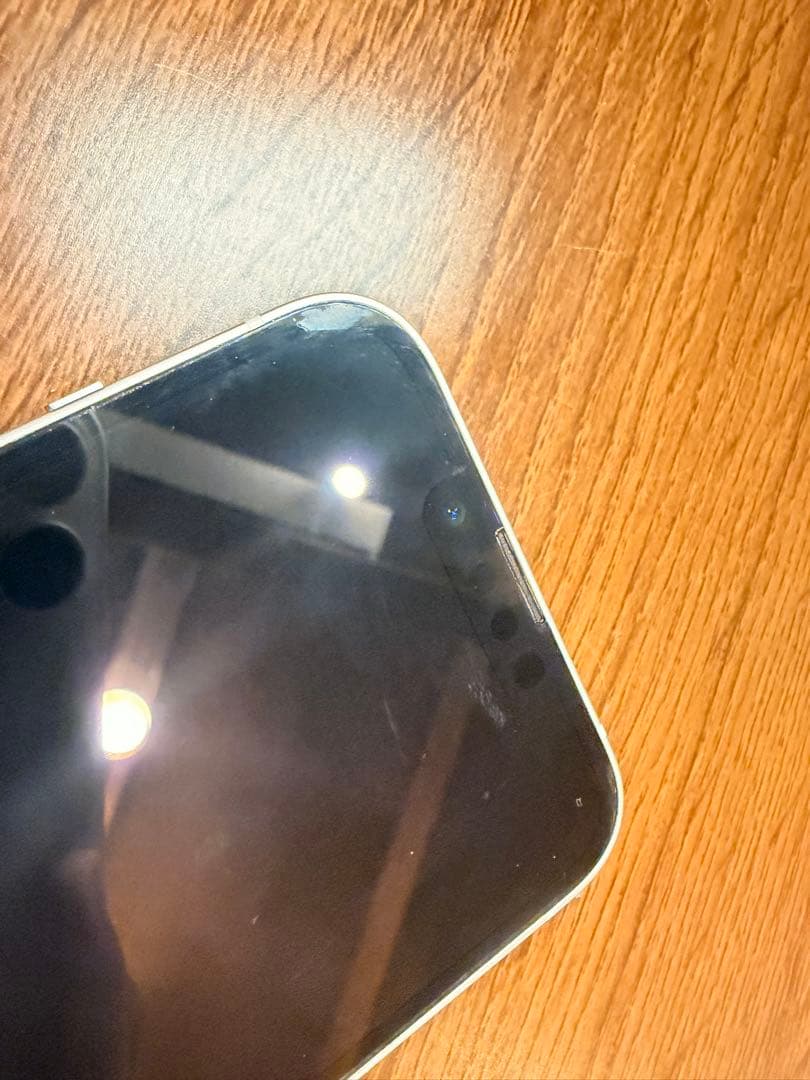 Apple iPhone 13 スターライト本体