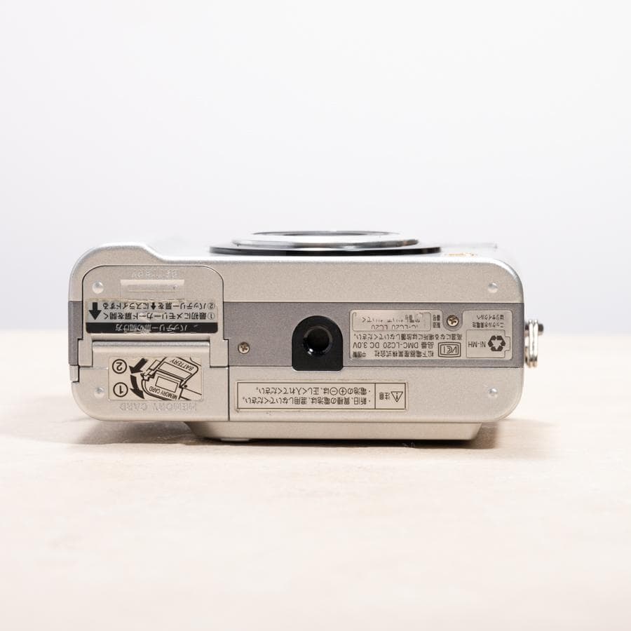 【単3電池で動く】Panasonic LUMIX DMC-LC20　シルバー
