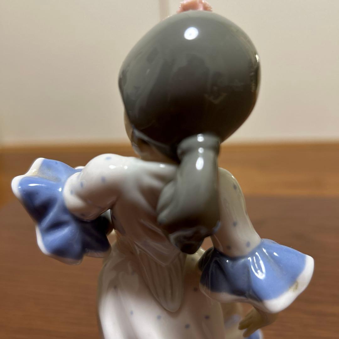 LLADROフラメンコを踊る少女の陶器置物