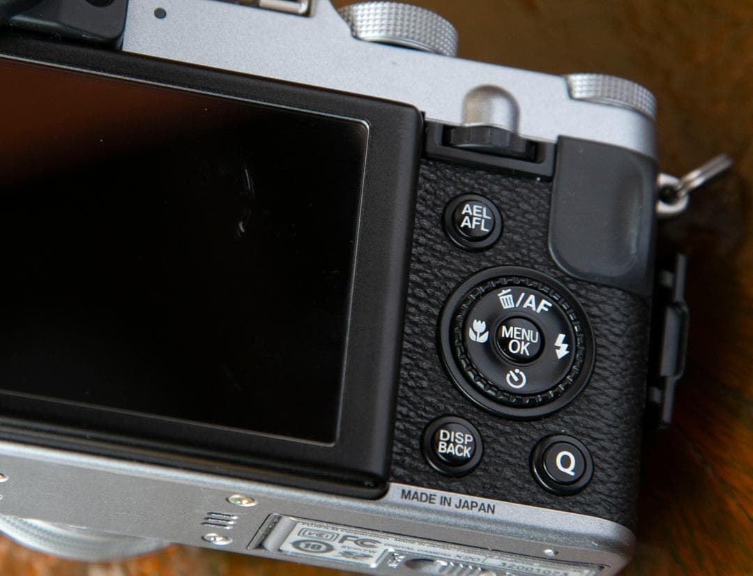 FUJIFILM フジフィルム X20 コンパクトデジタルカメラ〈動作未確認〉