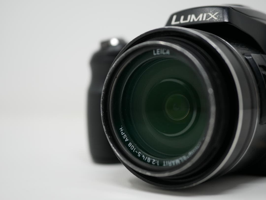 Panasonic FZ200 デジタルカメラ 本体