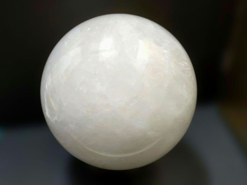 ヒマラヤ水晶　丸玉　スフィア　2.4Kg　木製台座付き！　②