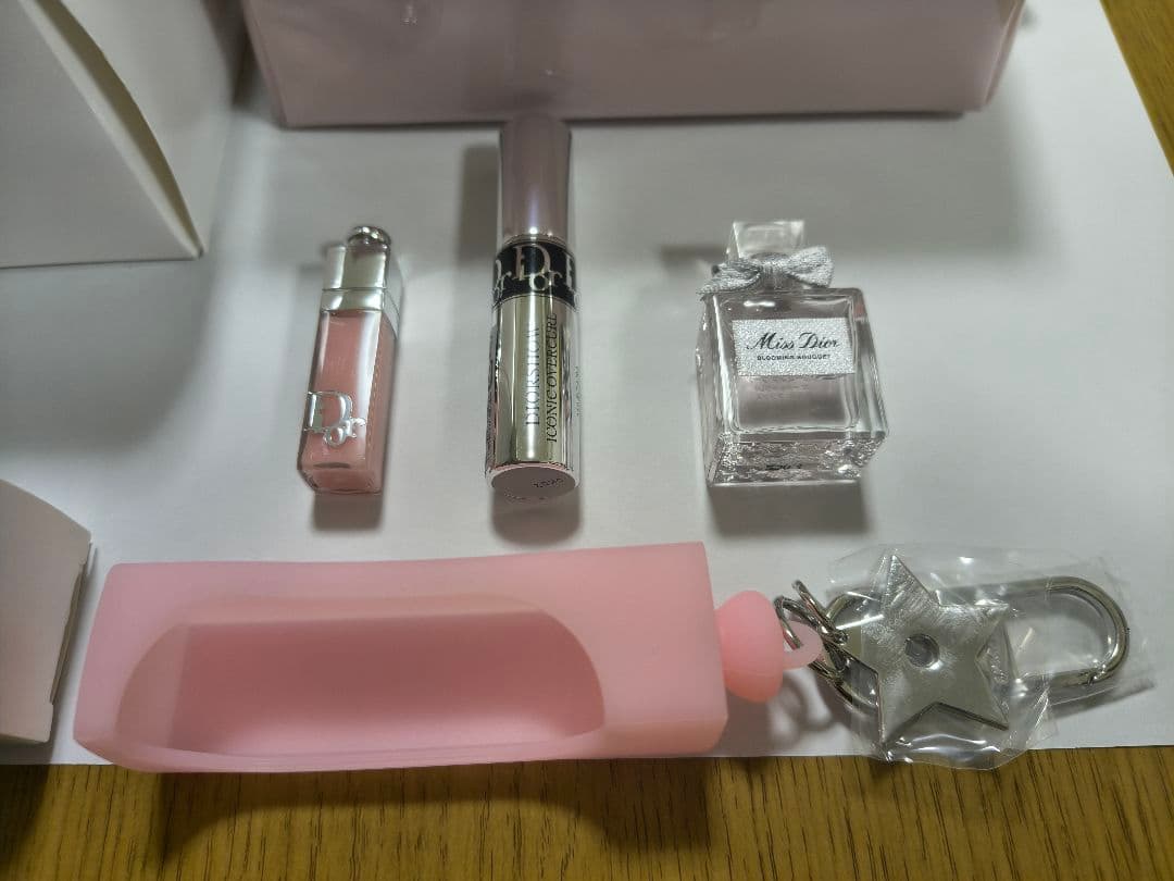 DIOR エナメル ポーチ コスメ付きシリコンキーホルダーリップグローオイル用