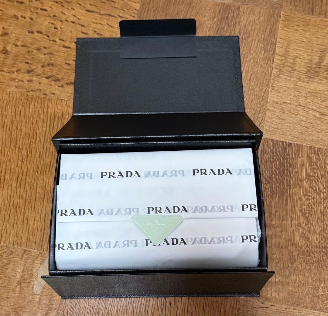 【PRADA】パラドックス ヘアミスト＆リップバーム　15,000円相当