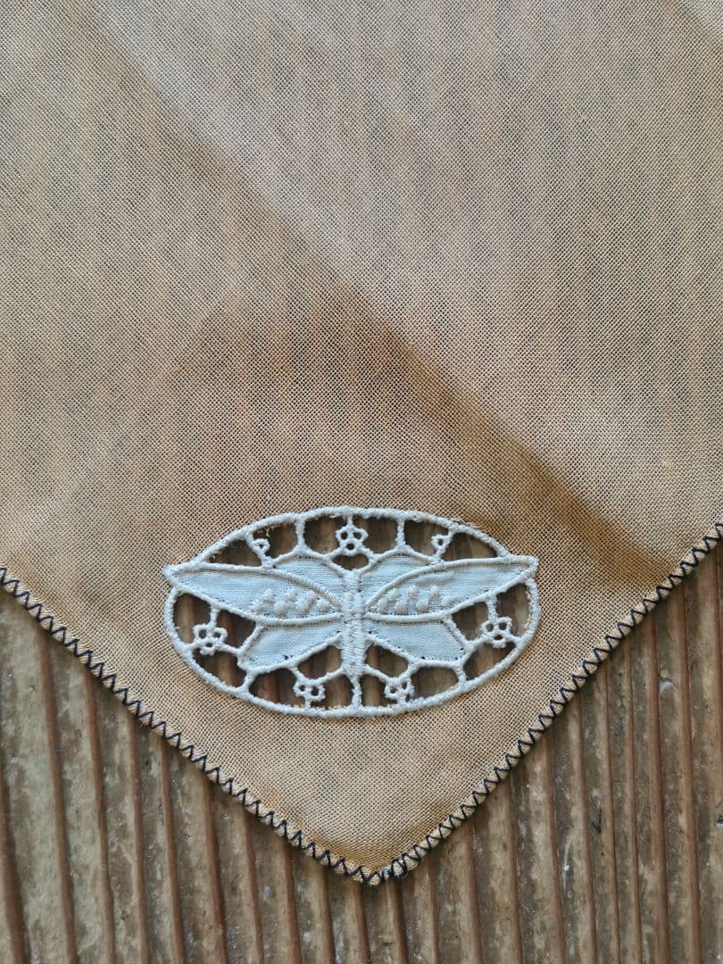アンティーク イギリス 蝶々刺繍 オープンカットワーク 嵌込み シアーなハンカチ
