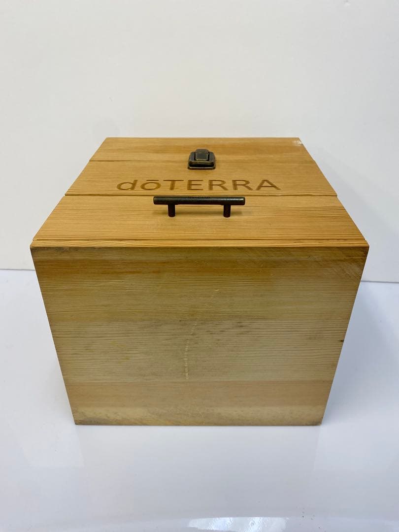 dōTERRA エッセンシャルオイル 75本収納 木製ボックス