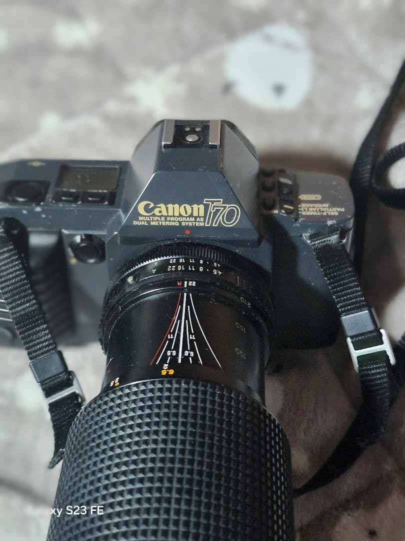 Canon T70 一眼レフフィルムカメラとSunpakフラッシュ望遠レンズ2