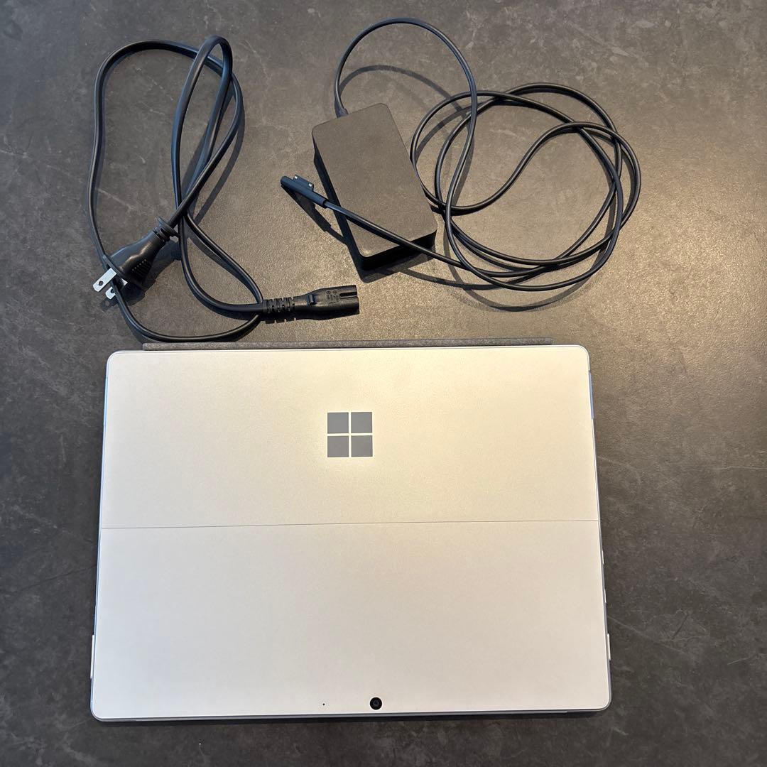 Surface Pro 8 本体（充電器付き）、純正キーボード（スリムペン付き）