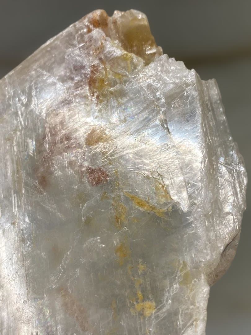 T1042-1セレナイト原石ライモナイト共生ザンビア産虹入り天然石レア鉱物　浄化
