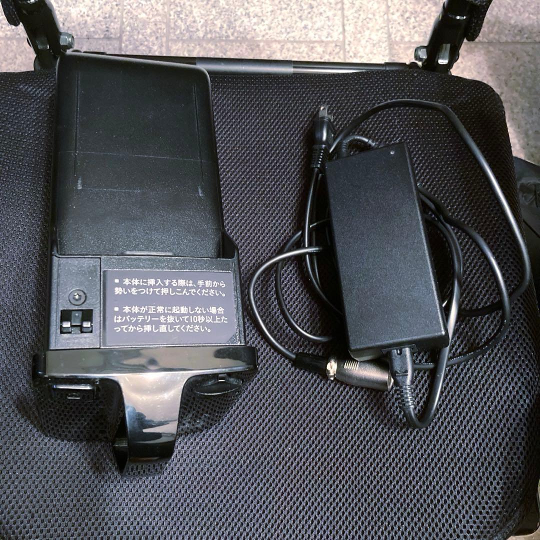 WHILL Model F 電動車椅子(主に室内使用) 右仕様