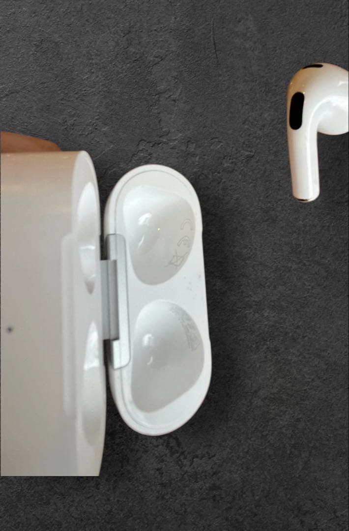 Apple  純正 AirPods 機種不明