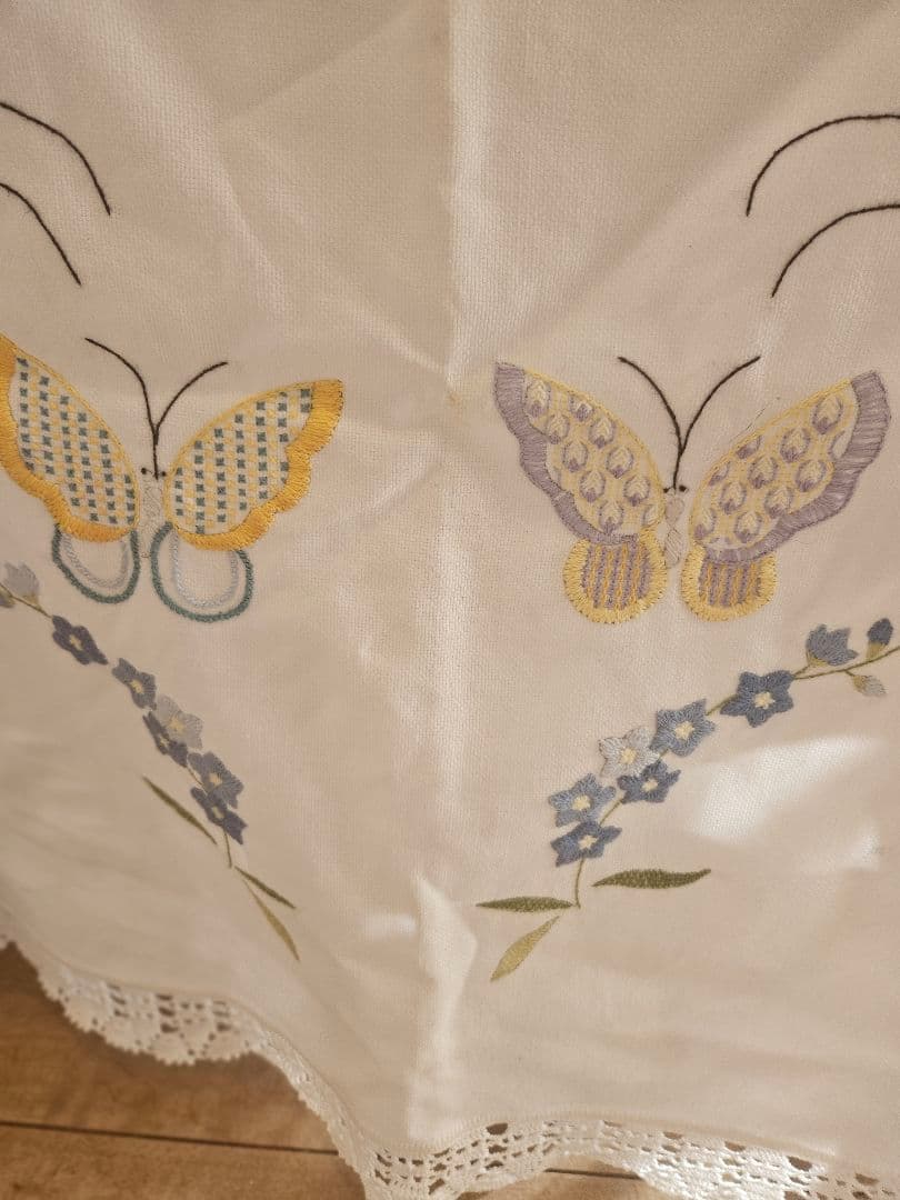 希少　フランスアンティーク風　テーブルクロス　マルチカバー　蝶々　刺繍