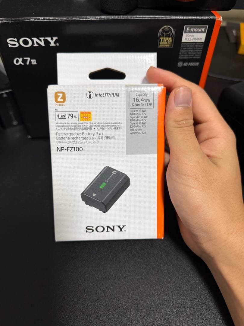 SONY α7 III 本体+バッテリーx2 +充電器　シャッター枚数5504枚