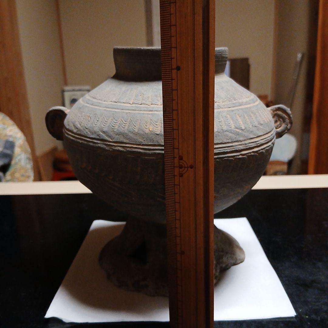 須恵器・耳付き胴体が丸い壺　高台付き