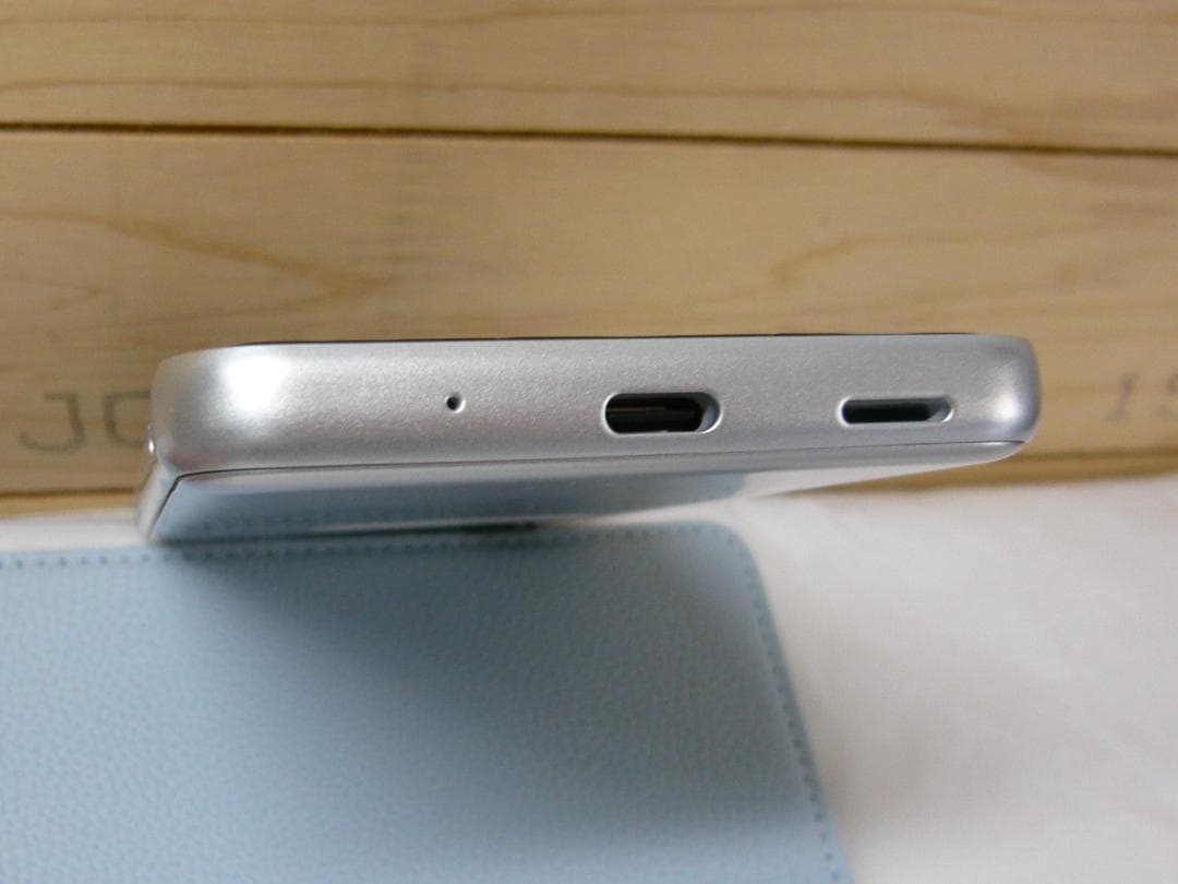 BASIO active SHG09 au シルバー 本体 ケース 64GB