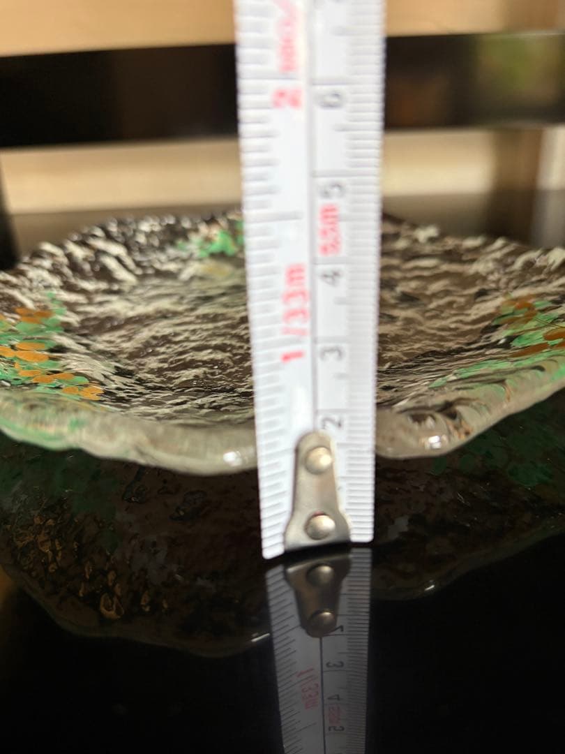 【作家物】波状草花葉模様ガラス皿