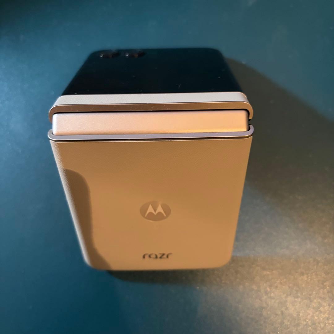 かなり綺麗 motorola razr 50s 8GB+256GB 国内版