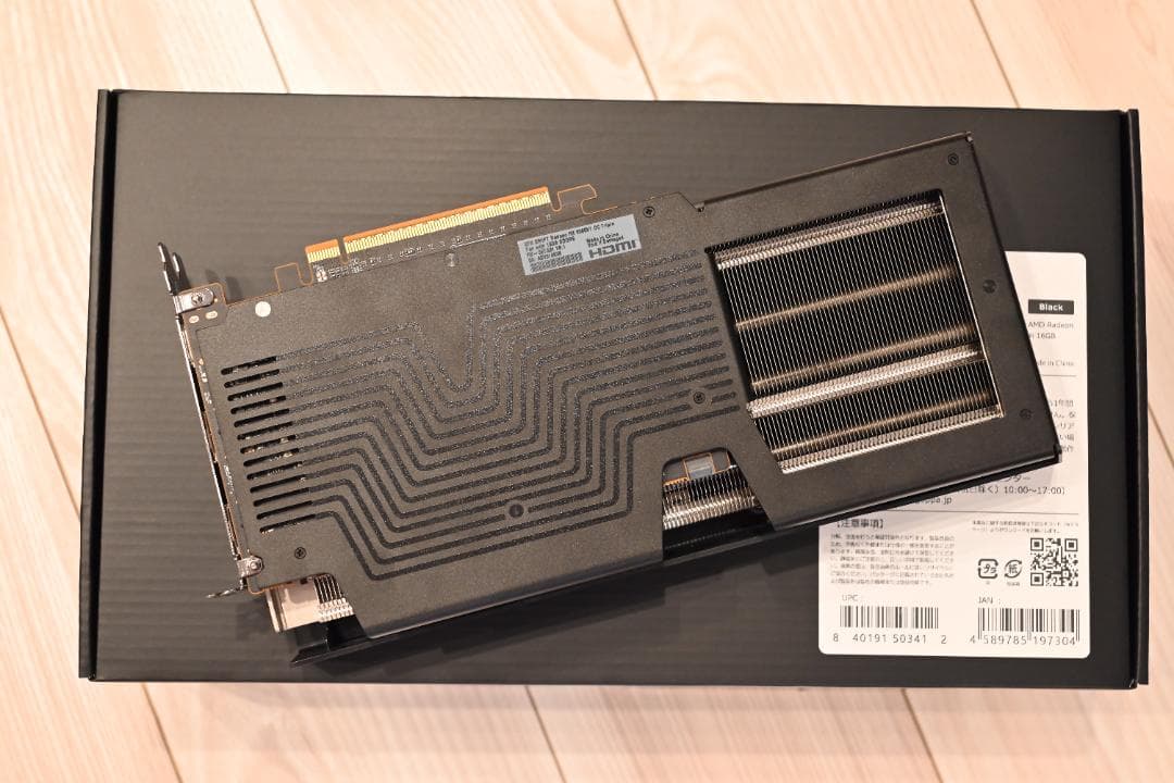 グラフィックボード・グラボ・ビデオカード XFX SWIFT RX 9060 XT OC Triple 16GB