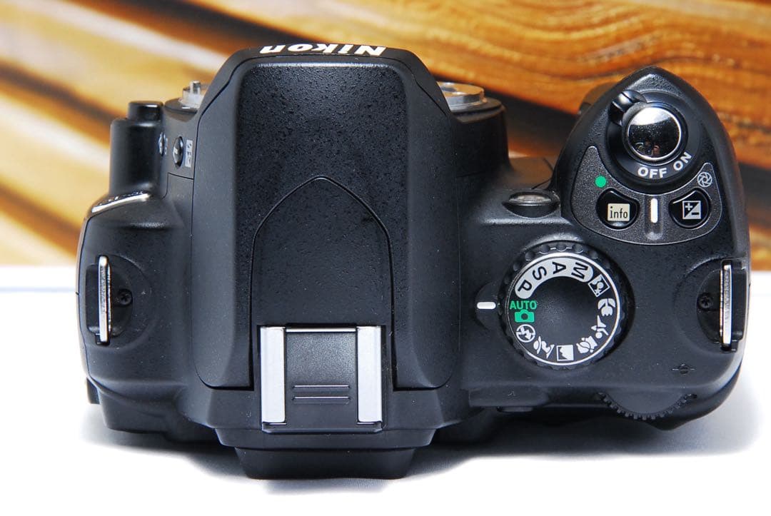 Nikon D40 スマホに転送　カメラ　小型軽量 一眼レフ エモい　ニコン